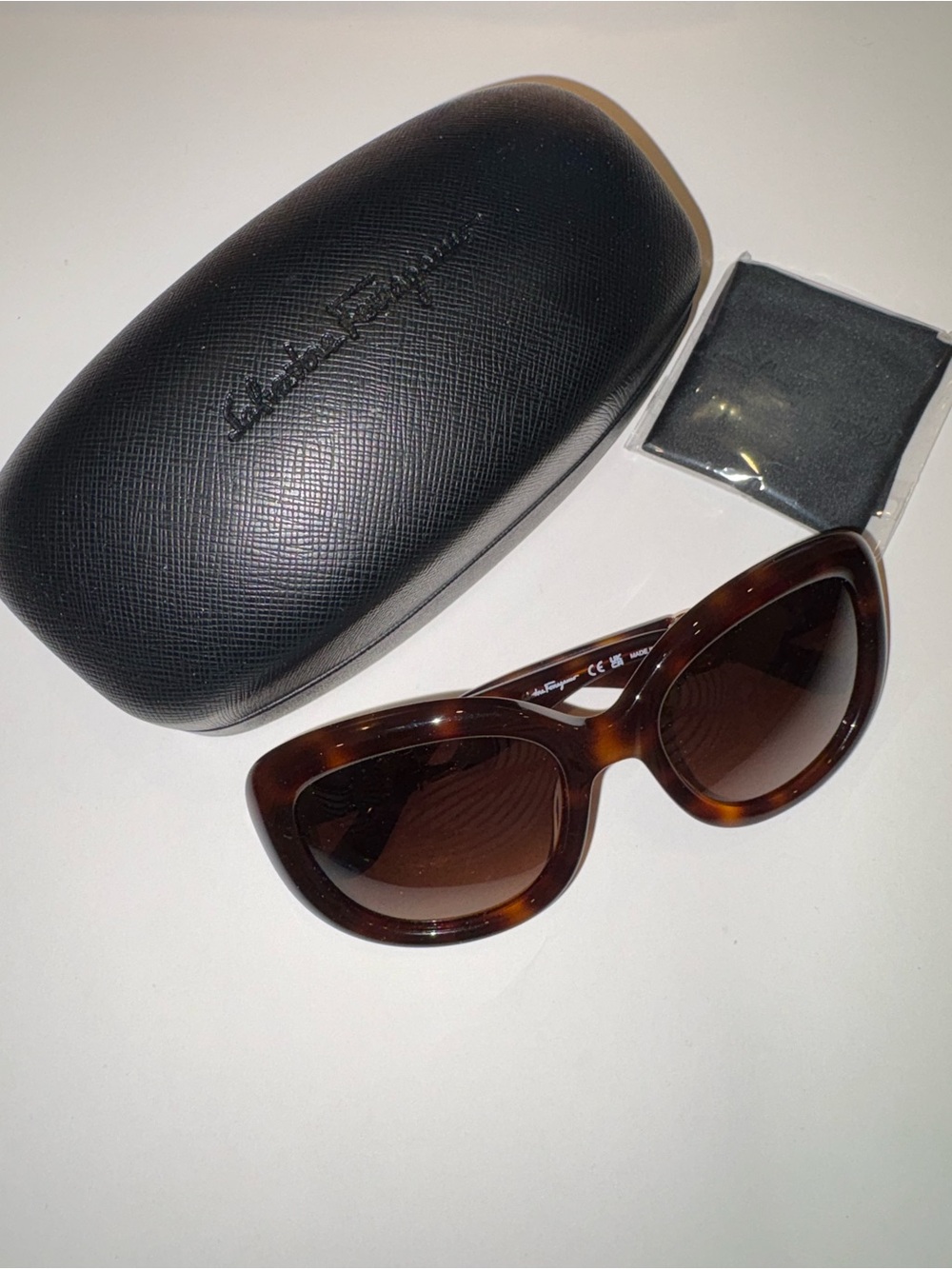 Salvatore Ferragamo SF727S Tortoise Gancini Oval Sunglasses New in Case - Picture 5 of 8
